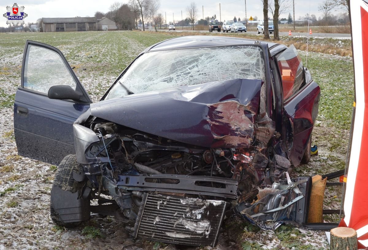 Śmiertelny wypadek w Hołownie, kierowca zginął na miejscu
