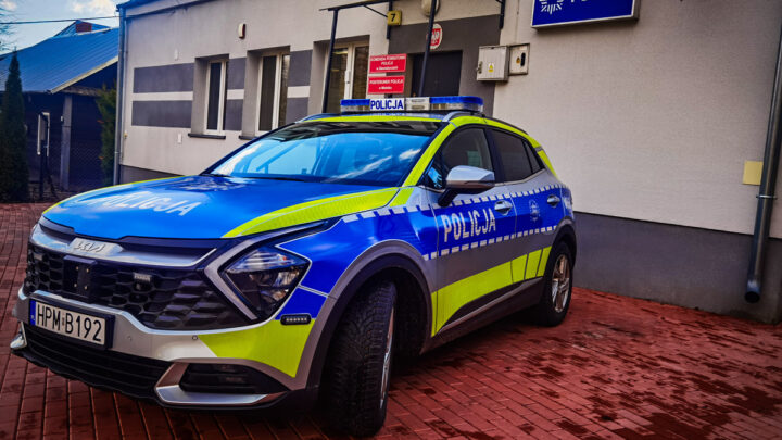 Radiowóz w nowych barwach trafił do policjantów z Mielnika
